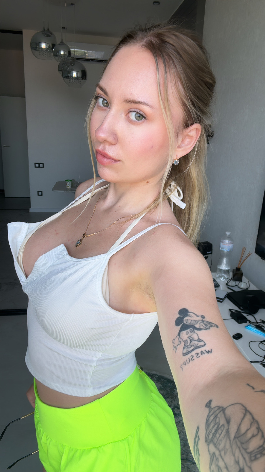 KateV in her underwear in Moroni