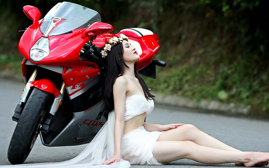 Beautiful girls and motorcycles in Moroni