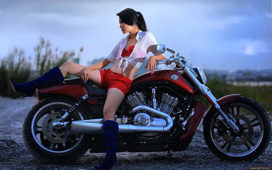 Beautiful girls and motorcycles in Moroni