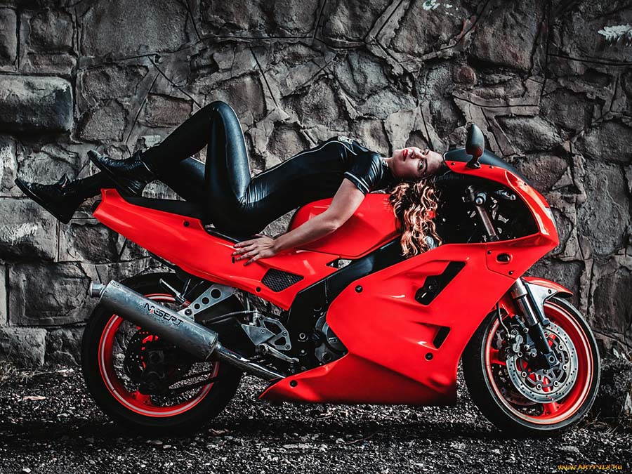 Beautiful girl Beautiful girls and motorcycles in Moroni