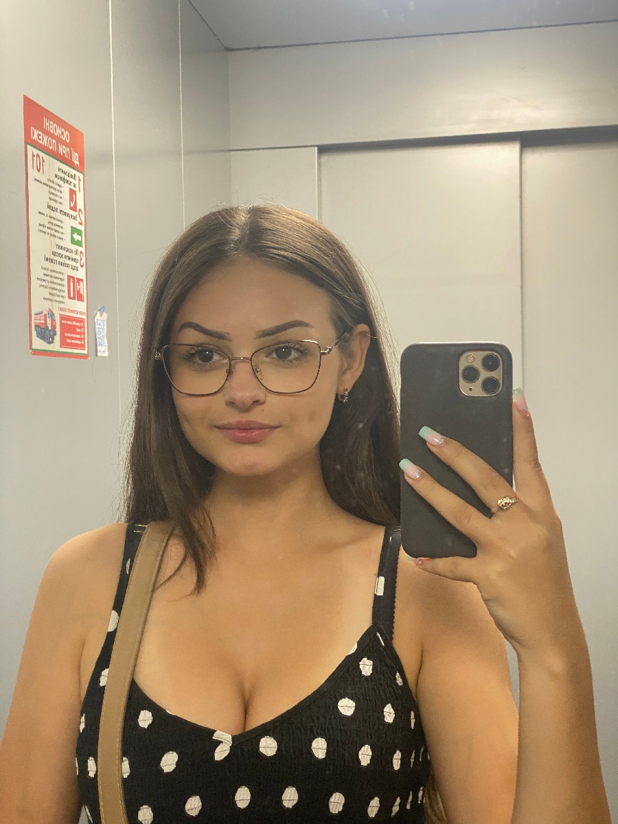 Sexy model Stacy in Moroni