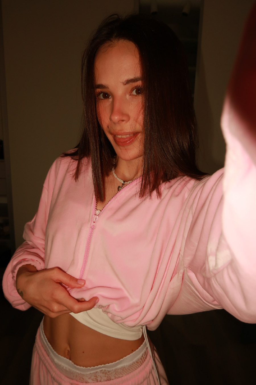 Tina brings the glow — live moments in Moroni